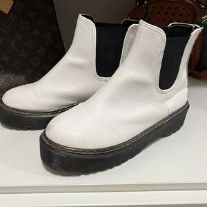 Doc Martens Chelsea Boot